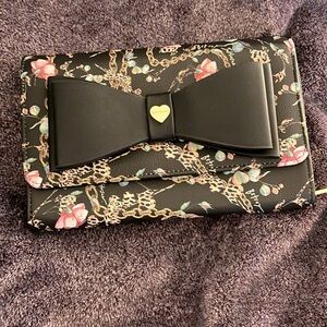 NWOT Betsy Johnson Floral Print Bow front Wallet